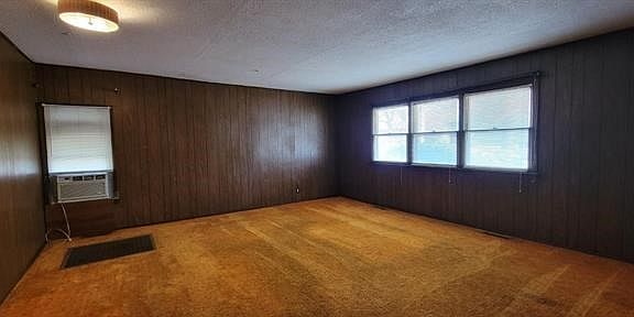 4th image of 7306 Elm St