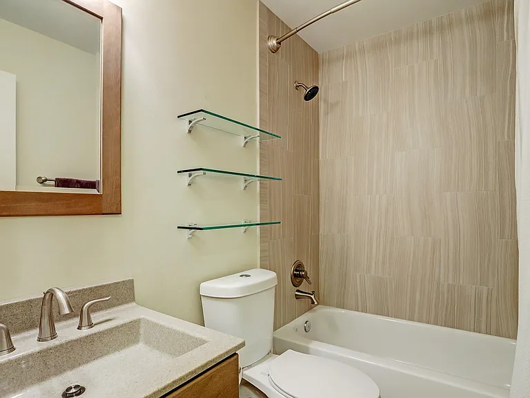 2937 W Dallas St — Photo 12