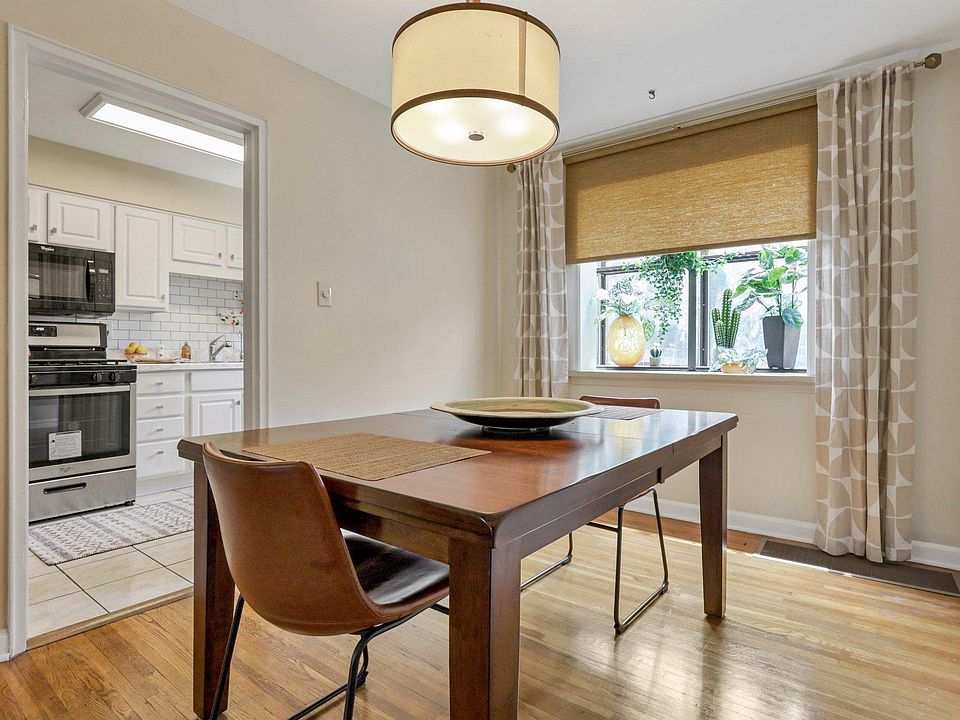Dining room (1st floor)