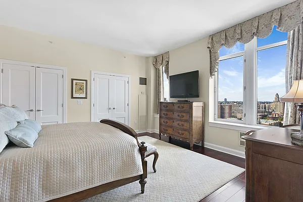 Sold by Compass | media 8