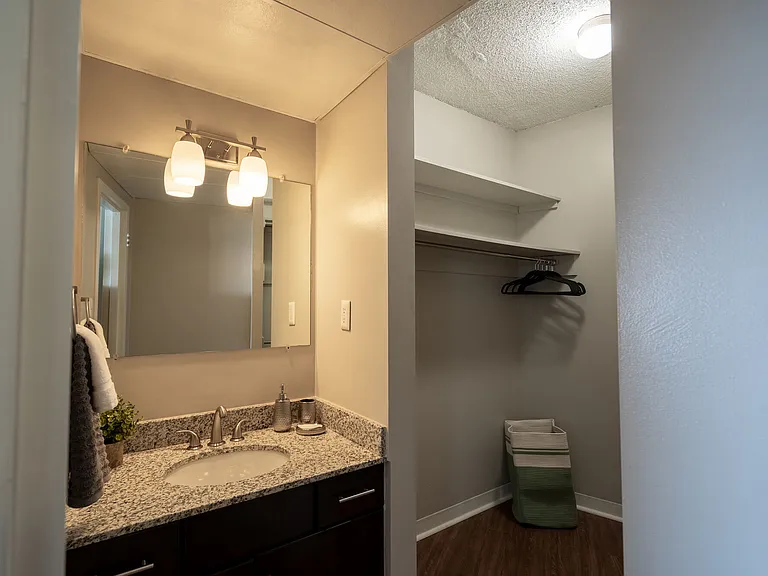 University Club Apartments — Photo 25