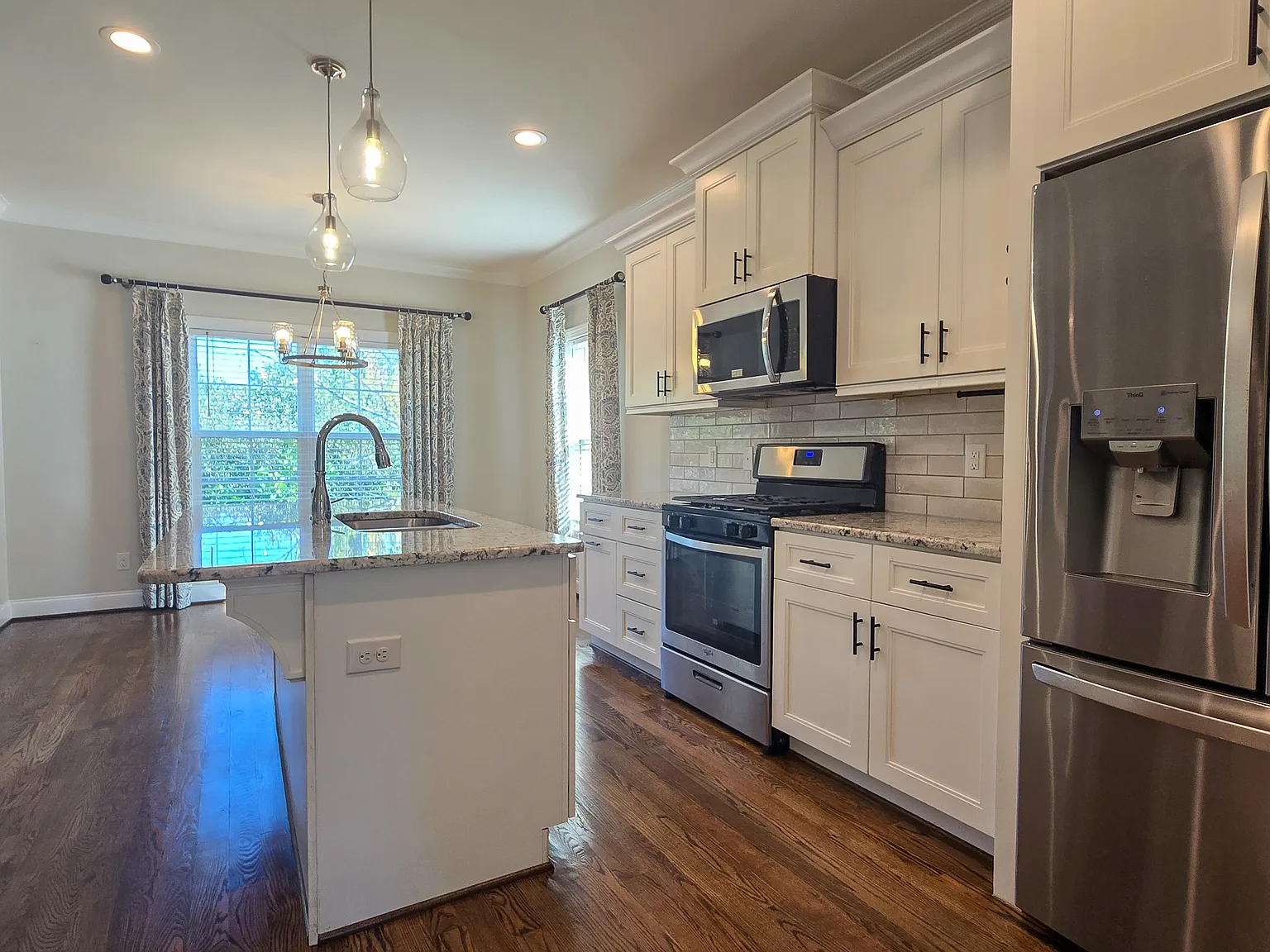 4 bed, 3022 sqft, $2,900 — Photo 4