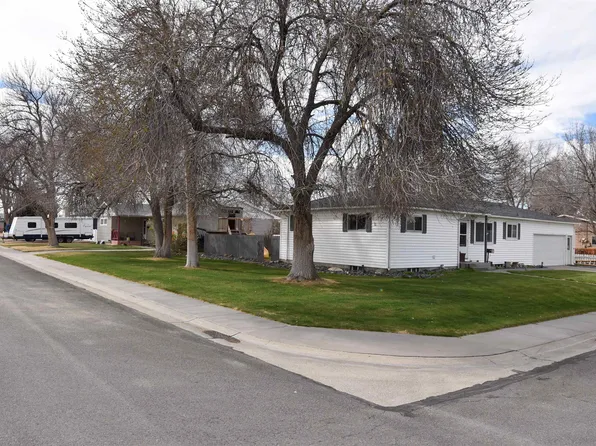 506 Shoshone St, Powell, WY 82435