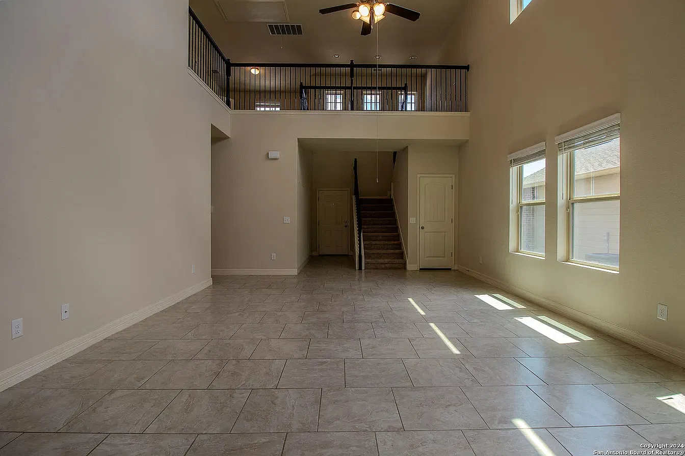 3 bed, 2.5 bath, 1950 sqft, $2,200 — Photo 4