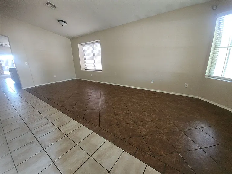 5511 S 15th Way — Photo 7