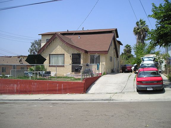 3rd image of 844 Pleasant Ln