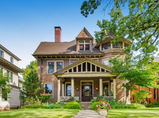 27 Summit Ct, Gem Lake, MN 55102