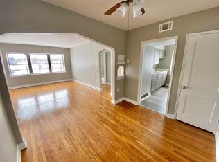 324 8th St, Bettendorf, IA 52722