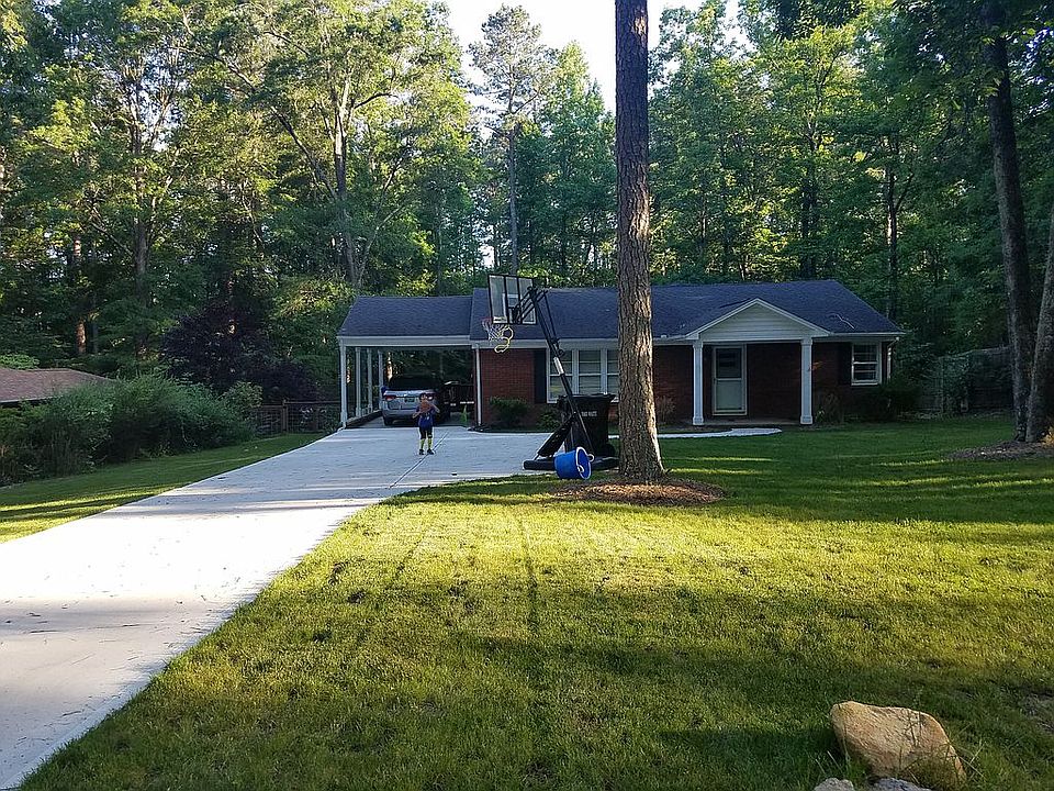 2nd image of 123 Windsor Cir #A