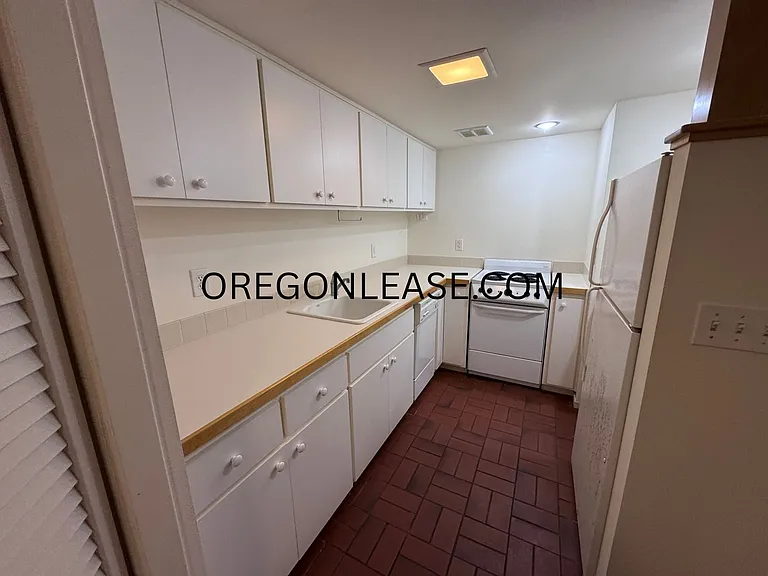 1223 Ferry St #7 — Photo 5