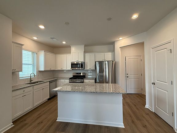 5th image of 4043 Lawnview Dr
