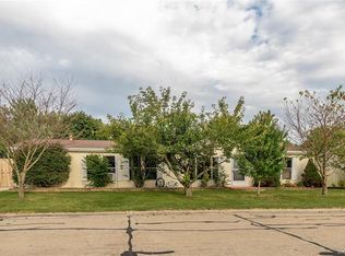 10940 Hunters Creek Dr, Lebanon, IL 62254