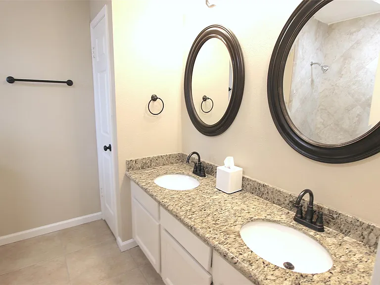 2731 Colony Dr — Photo 10