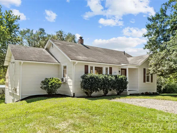 1110 N Ridge Rd, Hendersonville, NC 28792
