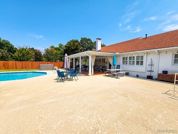 3rd image of 6131 Monticello Dr