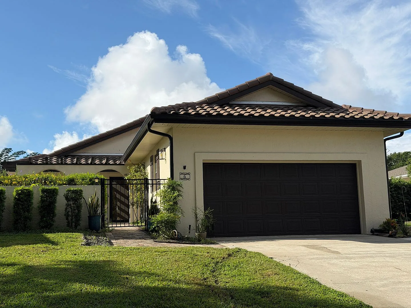 2/2 with 2-car garage. New roof, new AC. Quartz counters, KitchenAid appliances, wine cooler, pan... — Photo 2