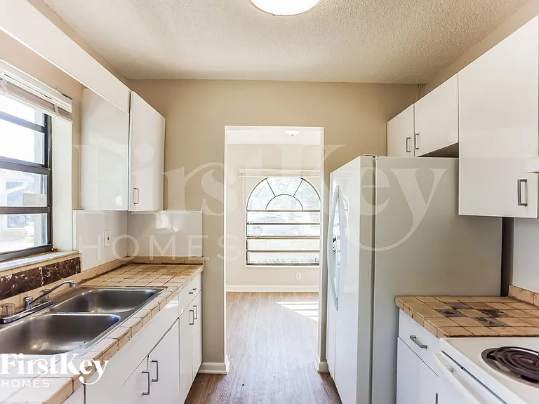 1301 NW 2nd St — Photo 7