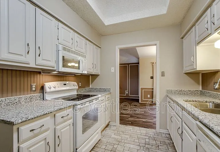 3712 Roussillon Dr — Photo 19