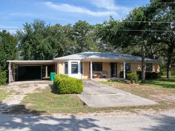 401 Koppes Ct, Runaway Bay, TX 76426