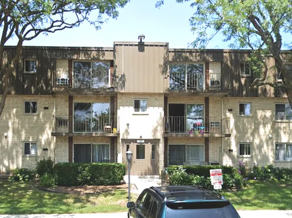 563 Fairway View Dr APT 2E, Wheeling, IL 60090