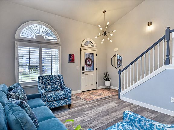 3rd image of 1031 Cove View Cir.