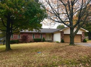 2209 Sunset Cir, Neosho, MO 64850