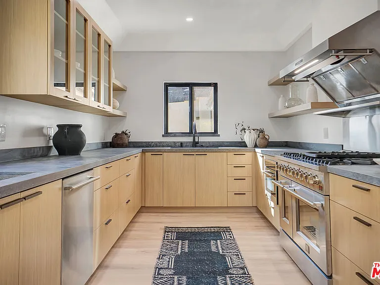 1145 S Longwood Ave — Photo 11