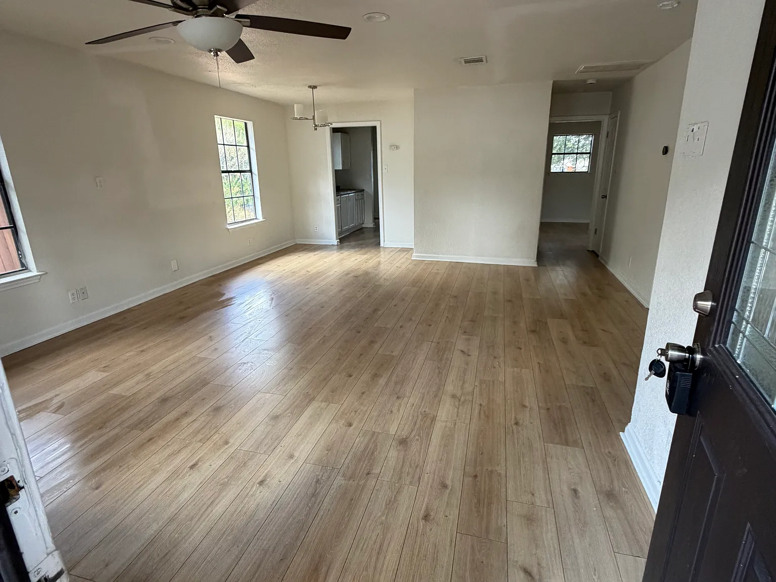 3 bed, 1074 sqft, $1,400 — Photo 3