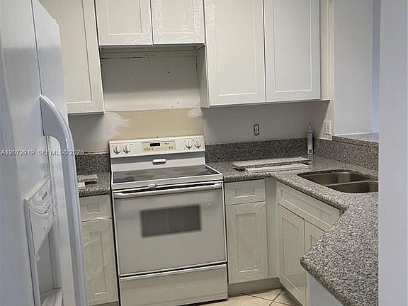 4th image of 321 SW 120th Ave
