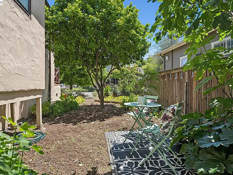 4987 Shafter Ave — Photo 4