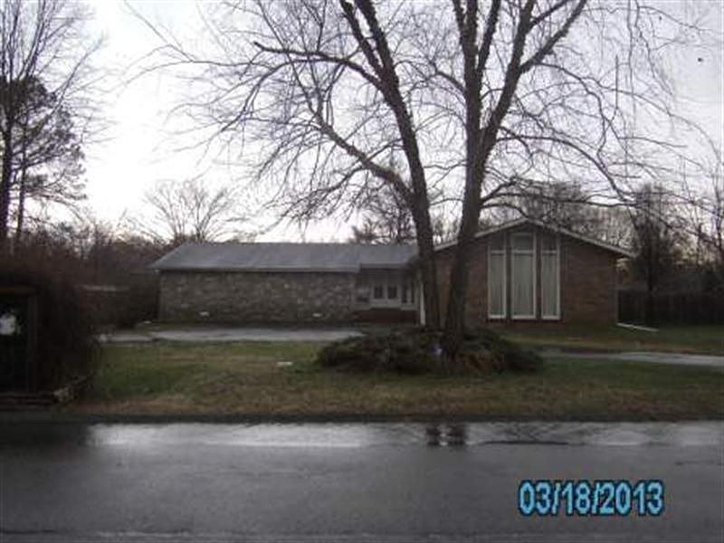 1st image of 1093 Lakeshore Dr