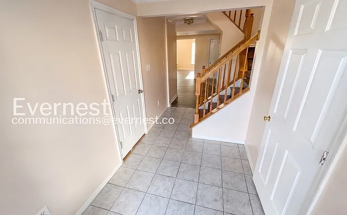 3 bed, 3.0 bath, 1398 sqft, $2,300 — Photo 3
