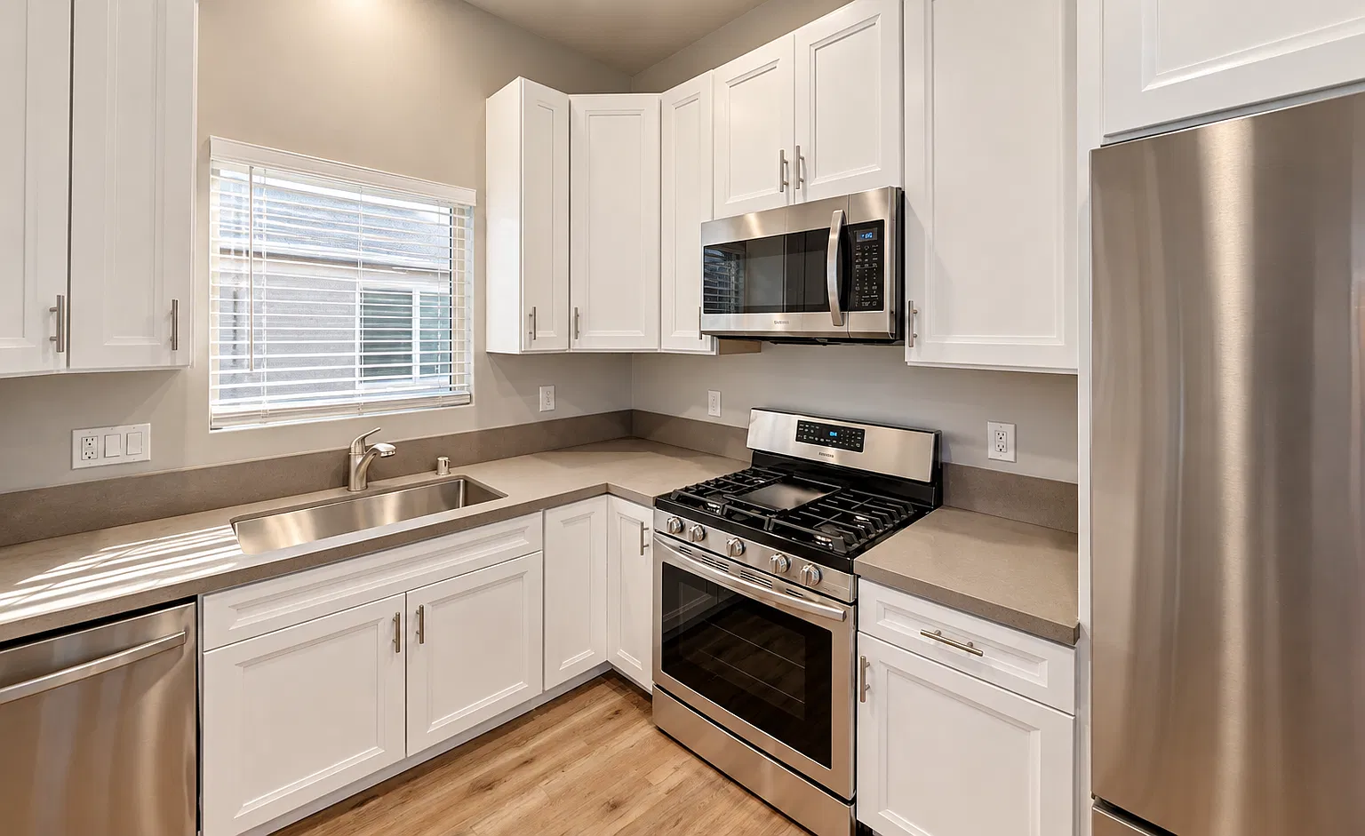 4 bed, 1100 sqft, $5,100 — Photo 4