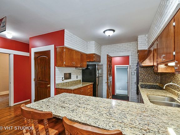 3rd image of 35W402 Rockwell Ave