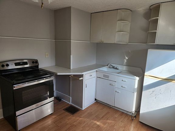 5th image of 224-224 1/2 Superior St #8cfc814f5