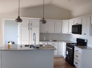 1050 Cyprus Blvd, Hickman, NE 68372