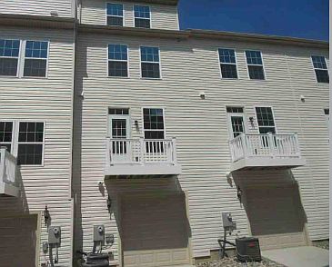 Back with with deck and view of 4th floor