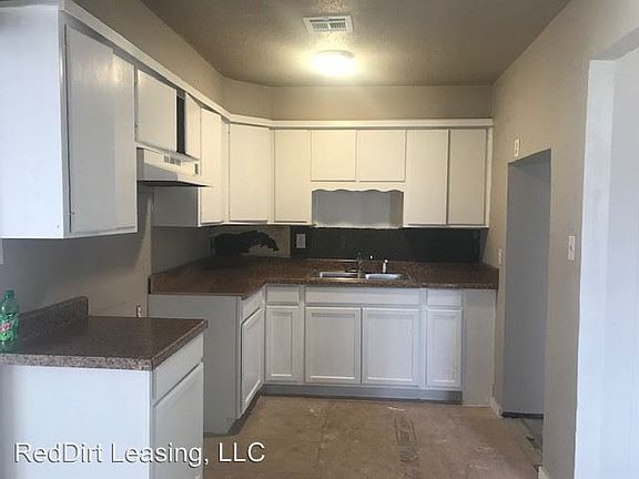 3rd image of 1101 SW 46th St