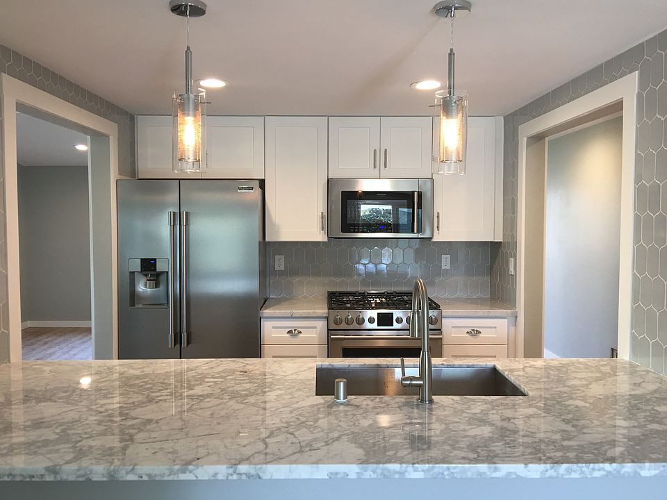1st image of 893 Brently Ave