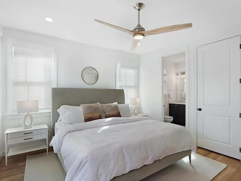 691 Eustace St — Photo 14