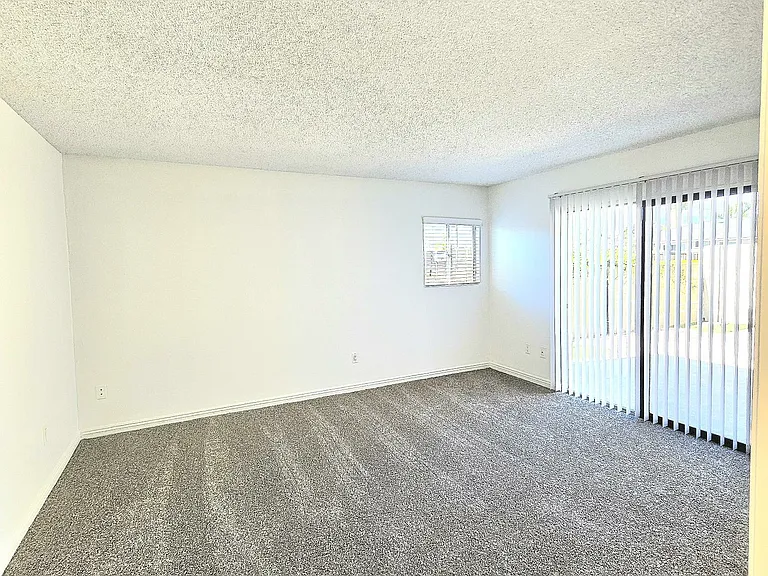 Beach Walk Apartments — Photo 28