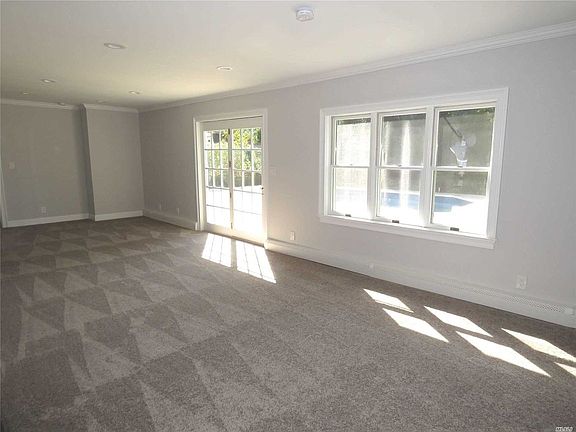 5th image of 55 Iroquois Ave