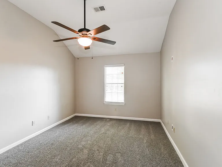 6205 Liberty Estates Dr — Photo 9