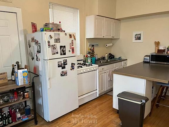 4th image of 1921 W Belmont Ave #1R