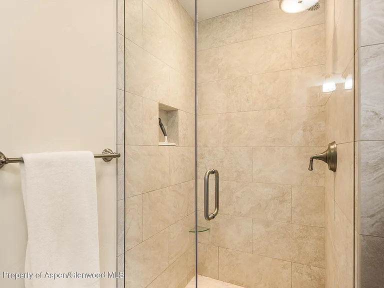 374 Meadow Ranch Dr — Photo 16