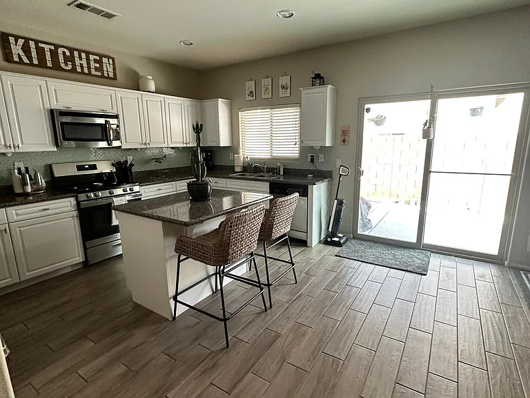 10601 Thor Mountain Ln — Photo 3