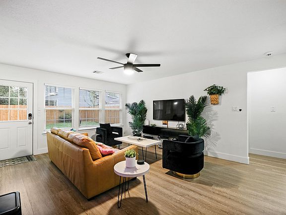 4th image of 1504 W 43rd St