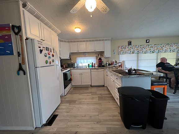 3rd image of 1723 Palm Springs St