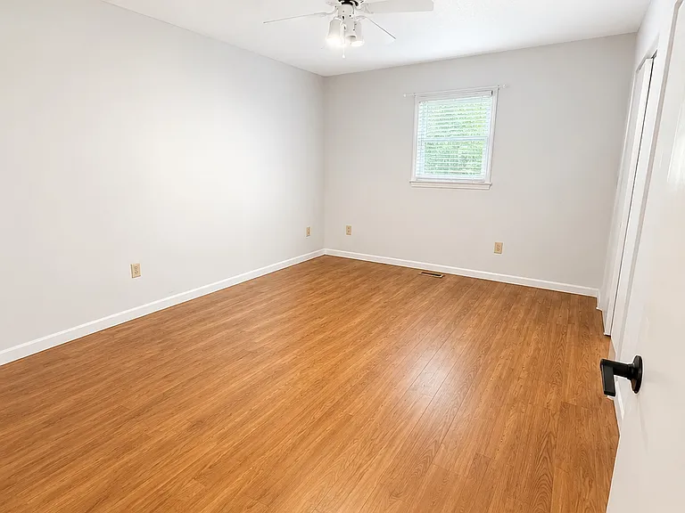 & 111 Watzel Ln — Photo 4