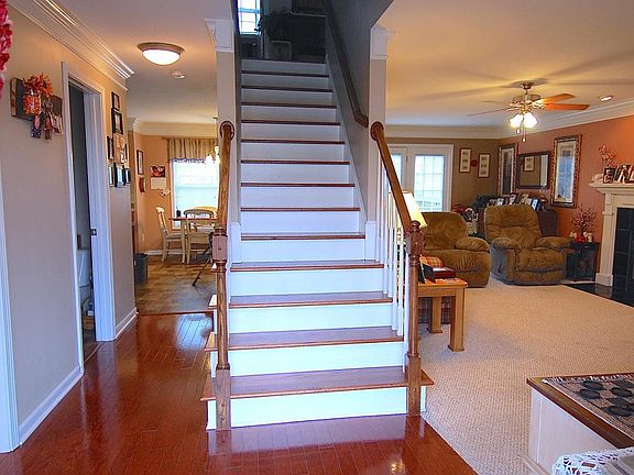 4th image of 3209 Glenlake Blvd